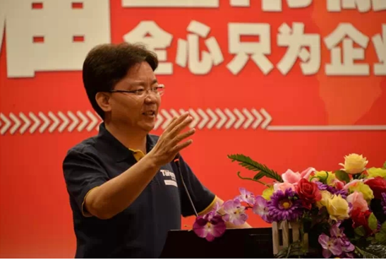 达内的老总_春达皮鞋老总相片(3)